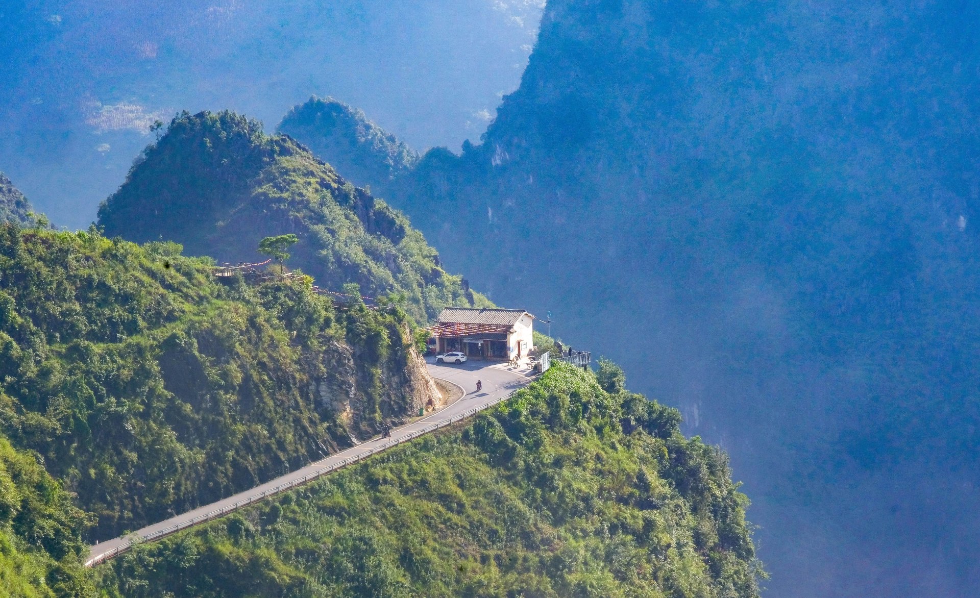 Hà Giang – Sắc màu núi đá & bản làng vùng cao (Ôtô 7 chỗ)